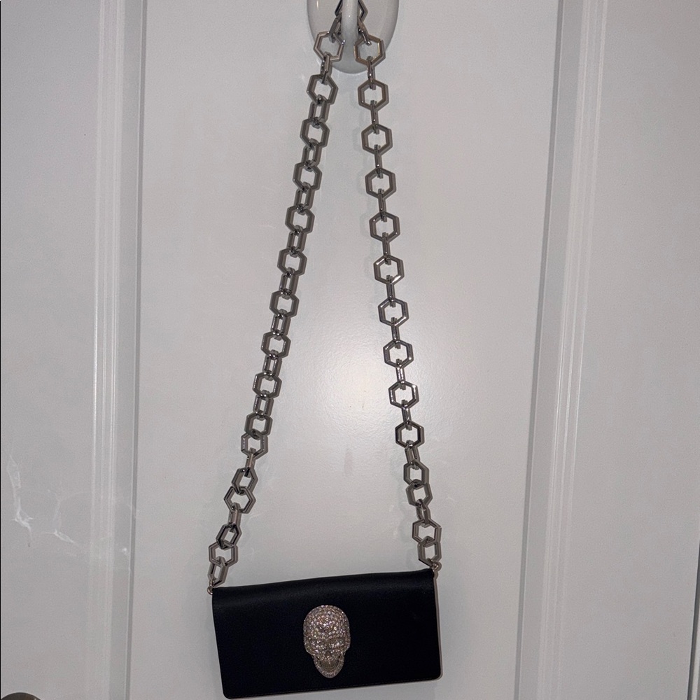 Chic Black Skull Embellished Clutch - Picture 2 of 5